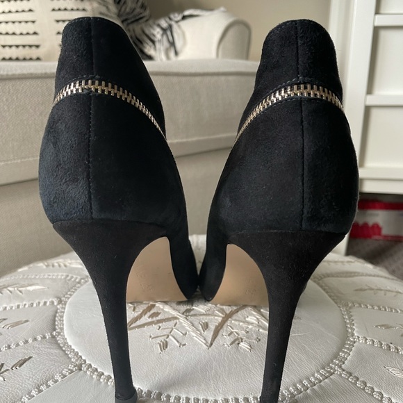 Black suede Nine West pump heels - Picture 6 of 7
